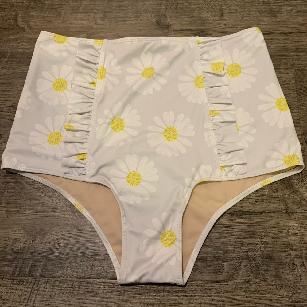 Front ruffle bottoms